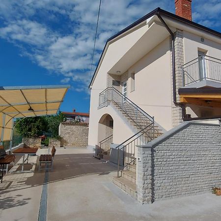 Family Apartment Cathy Galižana 外观 照片