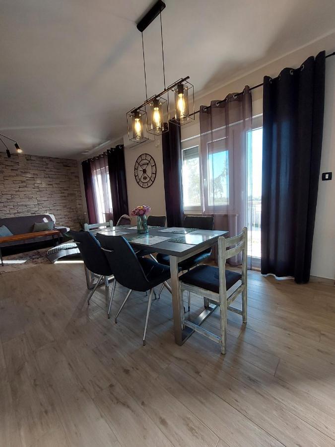 Family Apartment Cathy Galižana 外观 照片