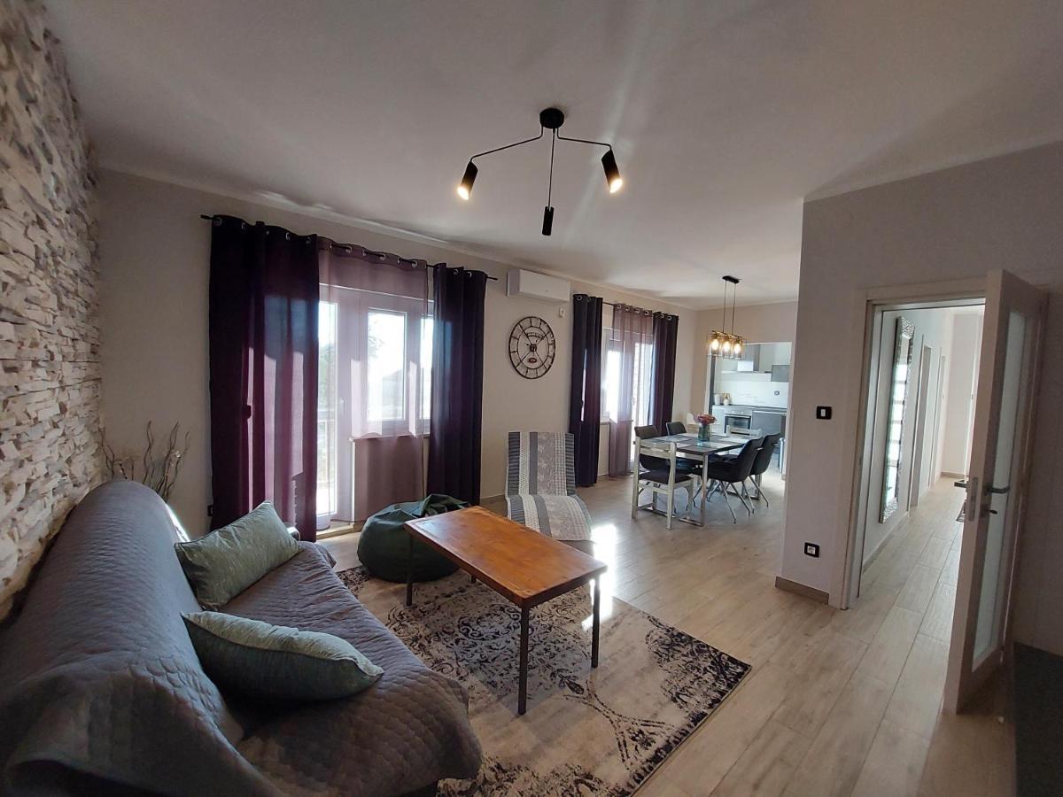 Family Apartment Cathy Galižana 外观 照片