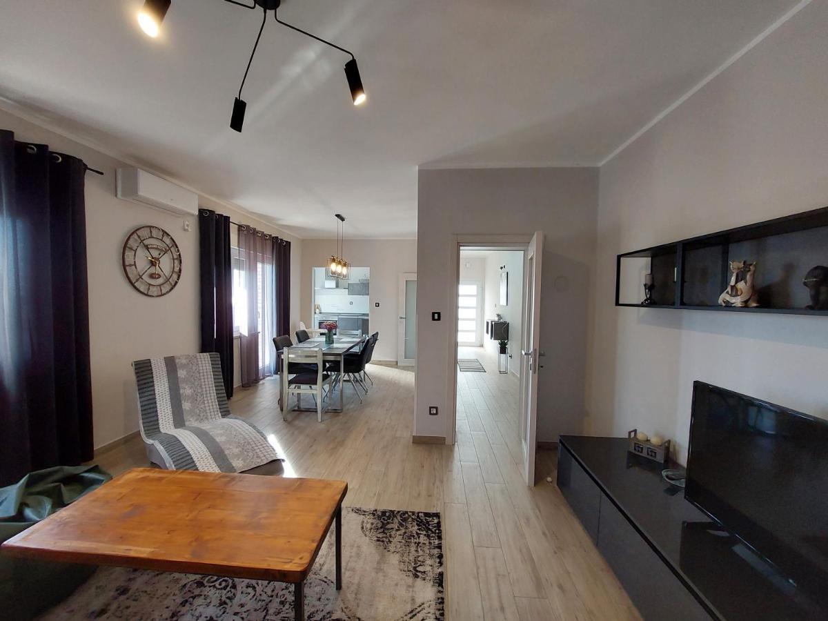Family Apartment Cathy Galižana 外观 照片